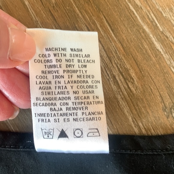 Disney Halloween scrub top sz small - Picture 7 of 9